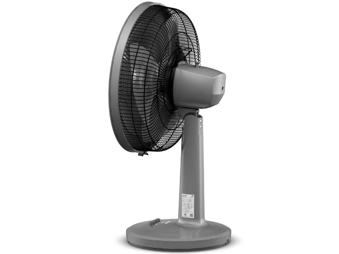 Động cơ bạc đạn giúp quạt chạy êm và bền bỉ.