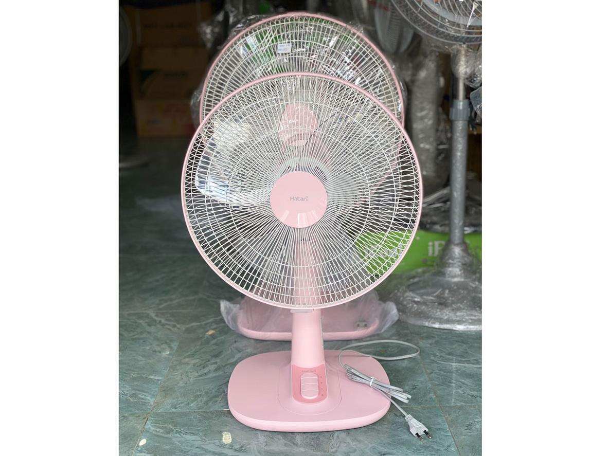 Động cơ bạc đạn giúp quạt chạy êm và bền hơn.