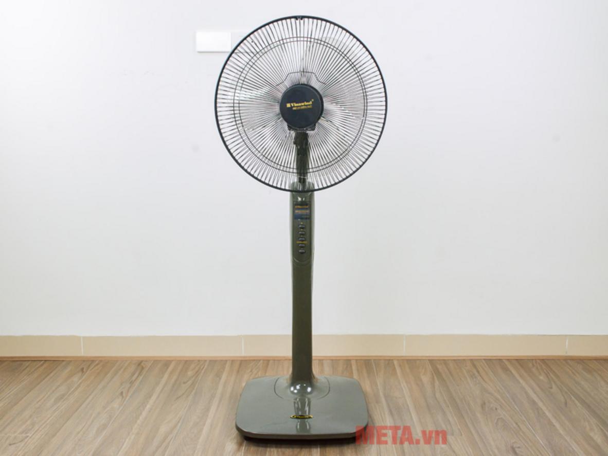 Động cơ bạc đạn giúp quạt vận hành ổn định và bền bỉ.