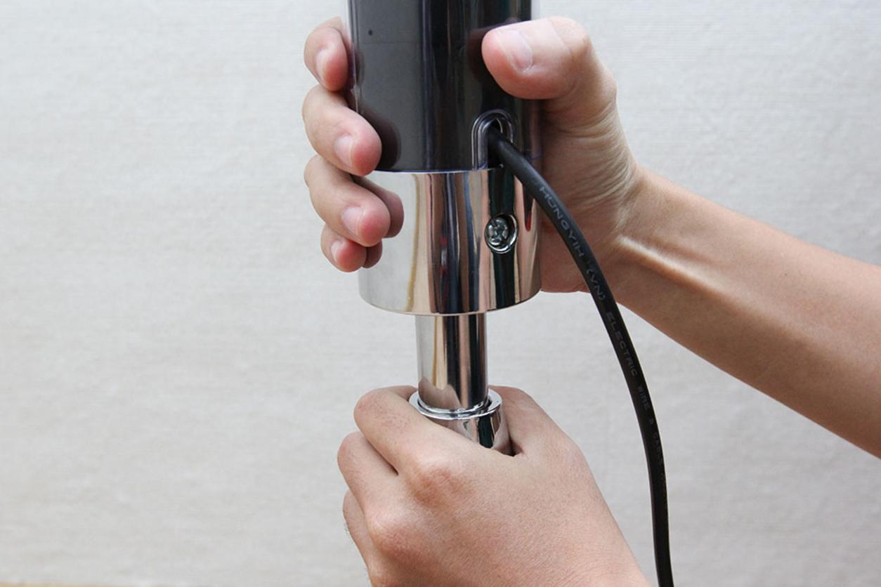Động cơ bạc thau và sải cánh 40cm tạo luồng gió ổn định.
