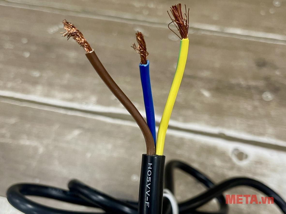 Tản nhiệt kép và mặt kính cường lực giúp bếp bền, mát và dễ vệ sinh.