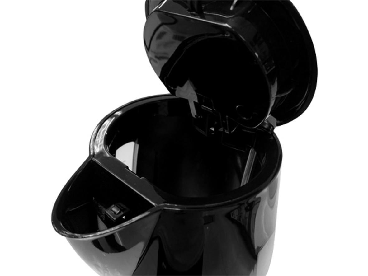 Công suất 2200W giúp đun nước nhanh chỉ trong vài phút.