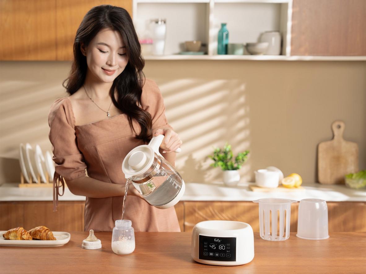 Đun nước nhanh, sẵn sàng cho từng cữ bú của bé.
