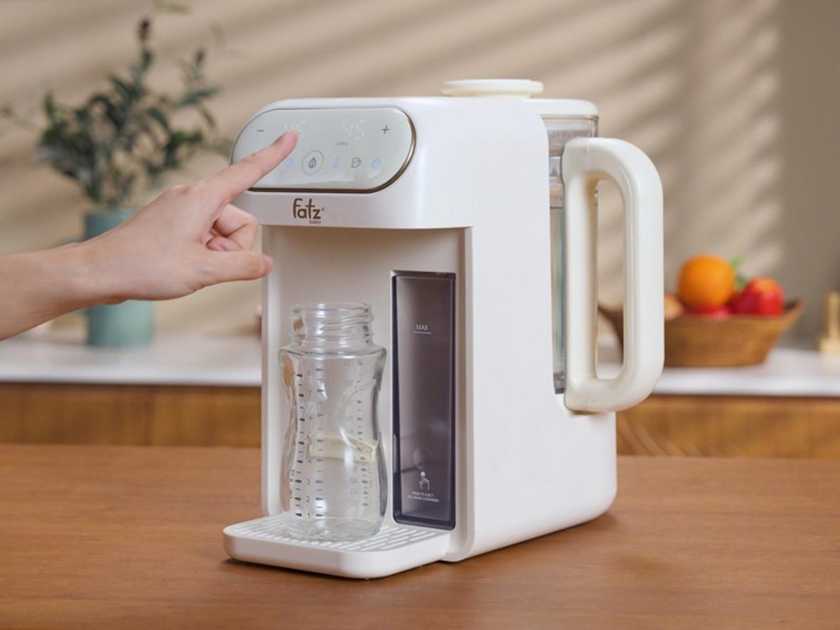 Dung tích 2 lít và công suất 1000W giúp dùng tiện hơn mỗi ngày.