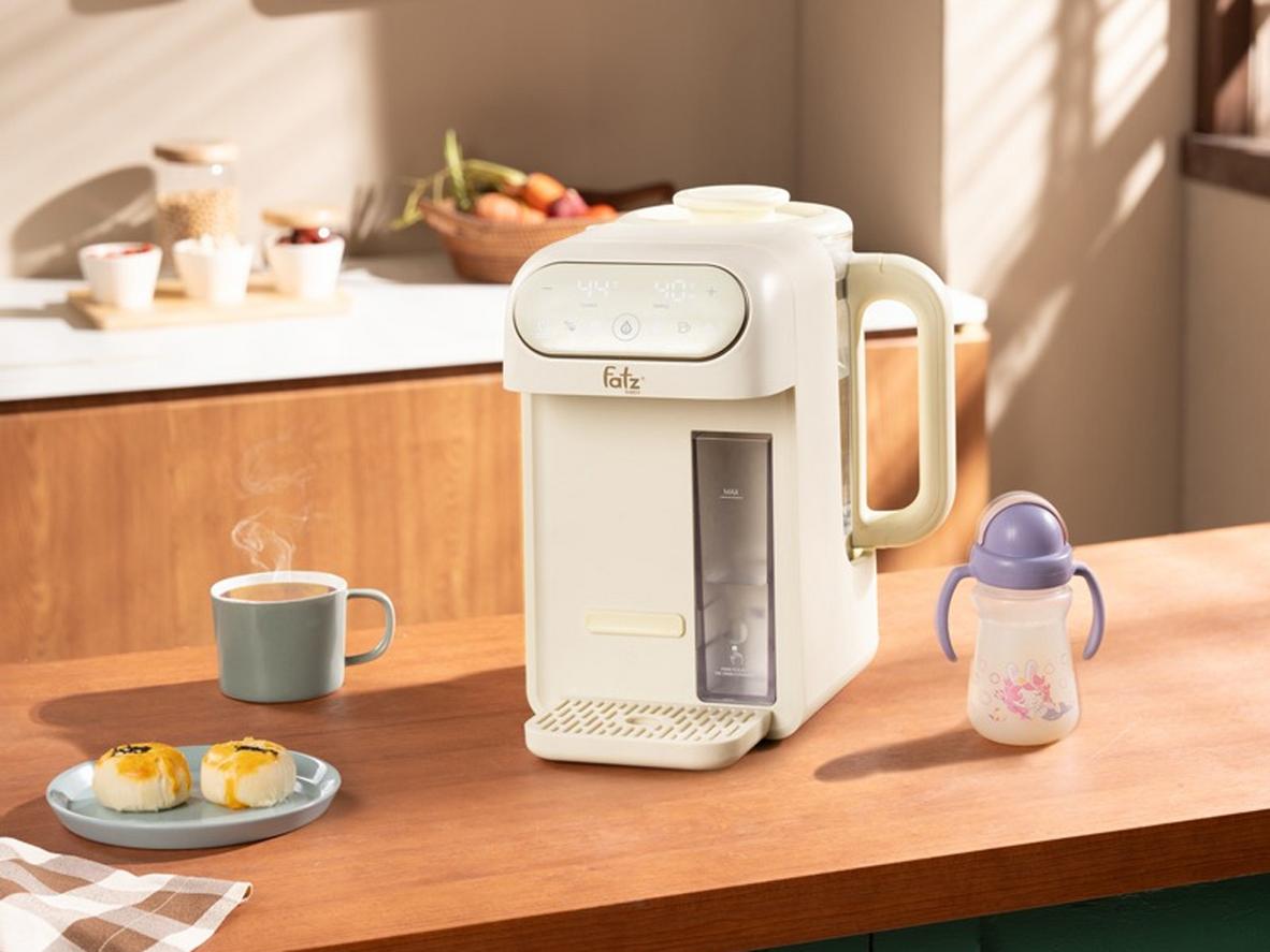 Dung tích 2 lít và công suất 1000W giúp dùng tiện hơn mỗi ngày.