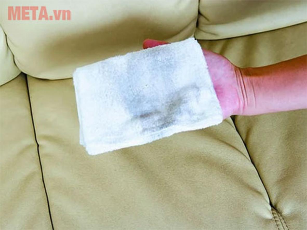 Dưỡng ẩm bằng dầu chồn để da mềm và ít khô nứt