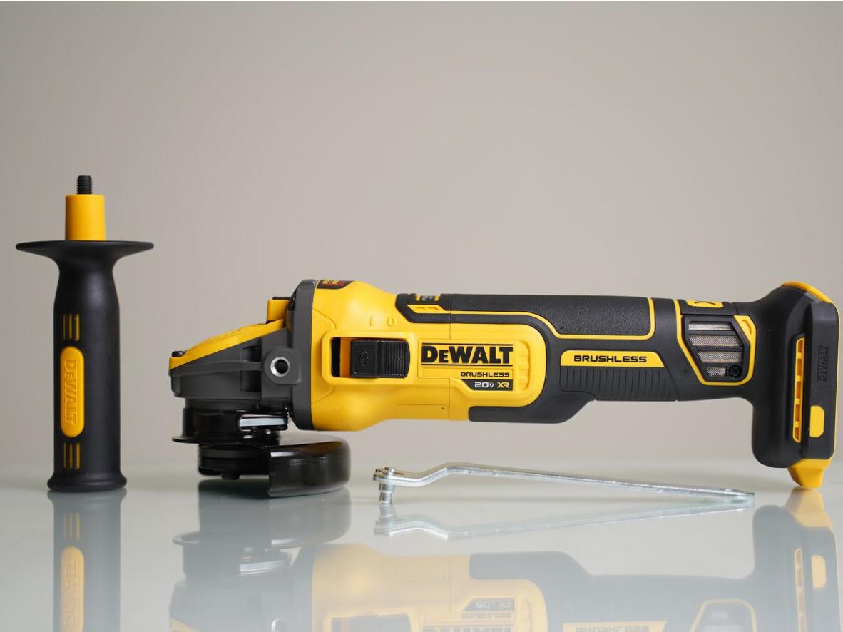 Flexvolt Advantage giúp máy vận hành mạnh và ổn định hơn.
