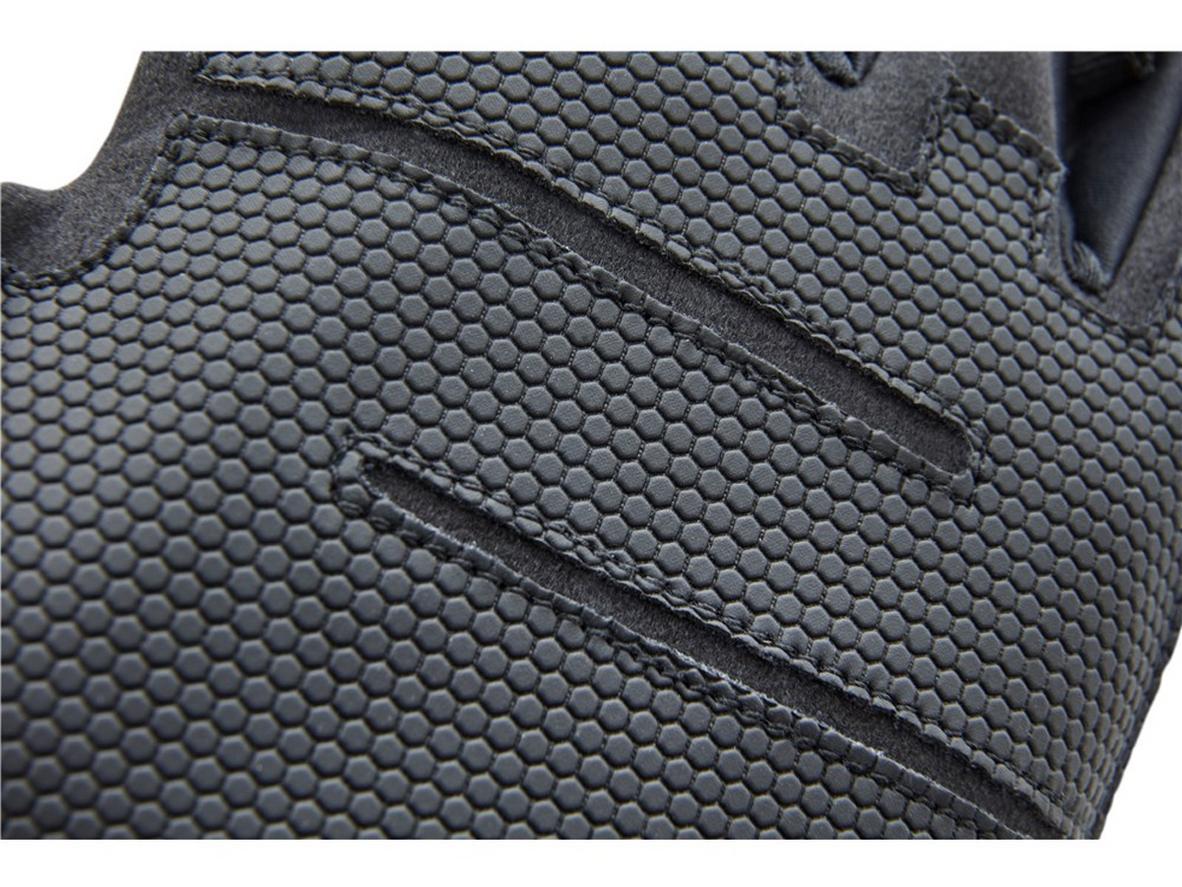 Chất liệu Polyester và PU giúp tăng độ bám khi tập.