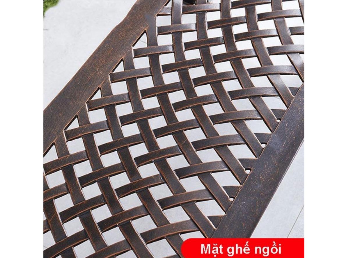 Hoa văn tinh xảo và màu đồng giả cổ sang trọng