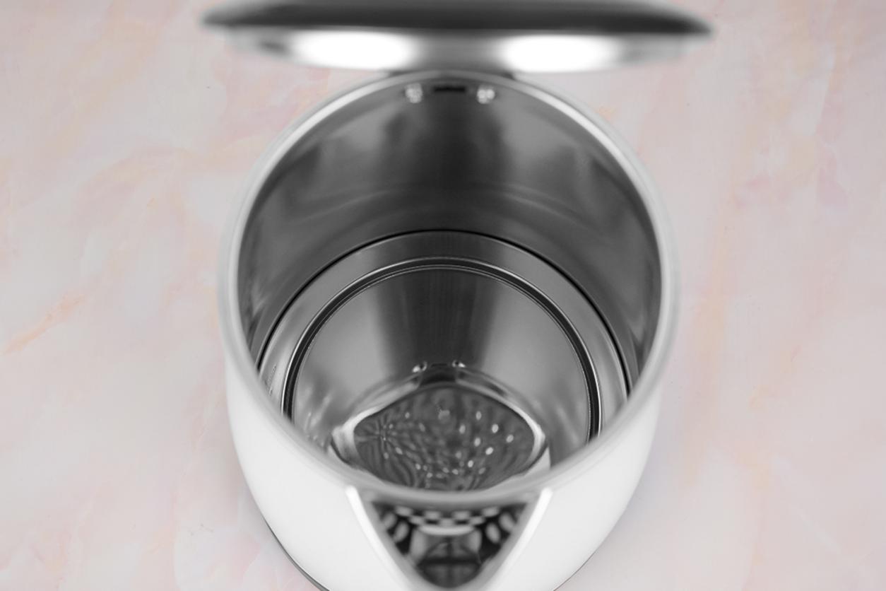 Ruột inox 304 và vỏ PP chịu nhiệt cho độ bền tốt hơn.