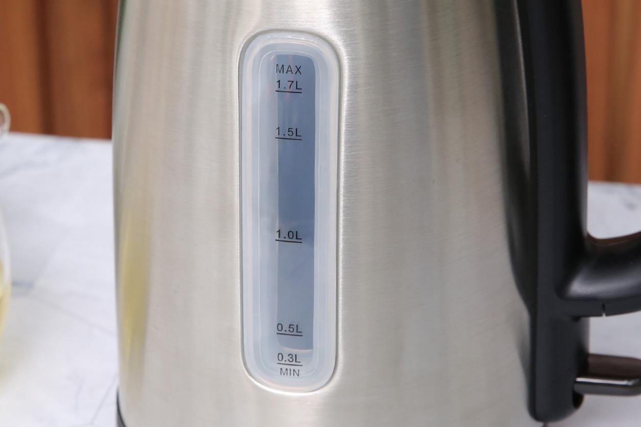Ruột và vỏ inox bền đẹp, dễ lau chùi.