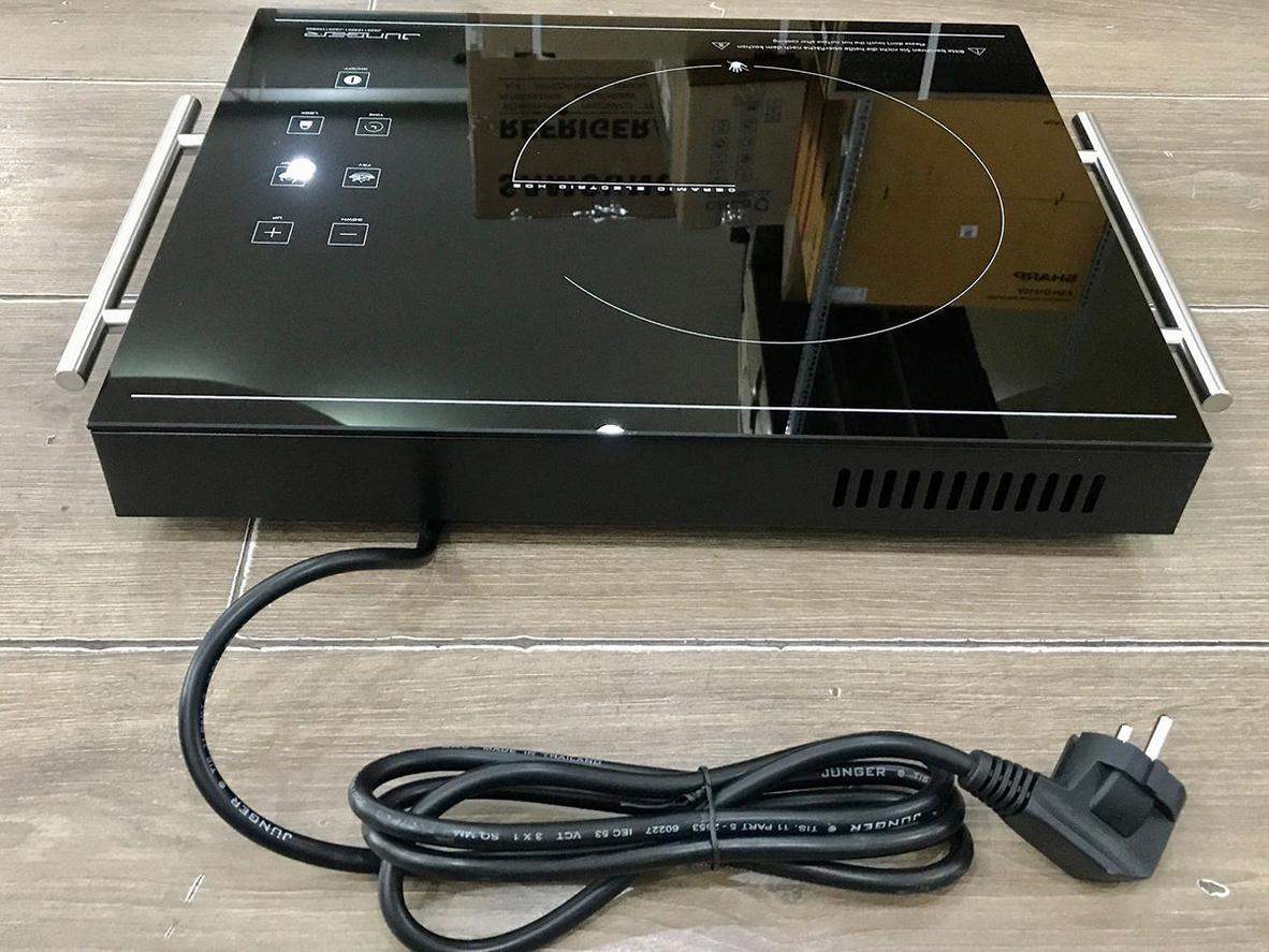 Công suất 2200W cho khả năng nấu nhanh, tiện lợi.