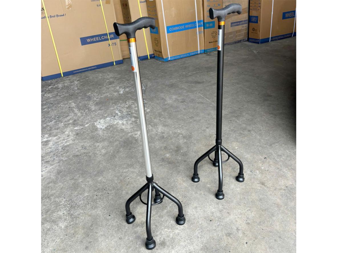 Khung sắt si inox 1.2 li cho cảm giác chắc chắn, bền bỉ.