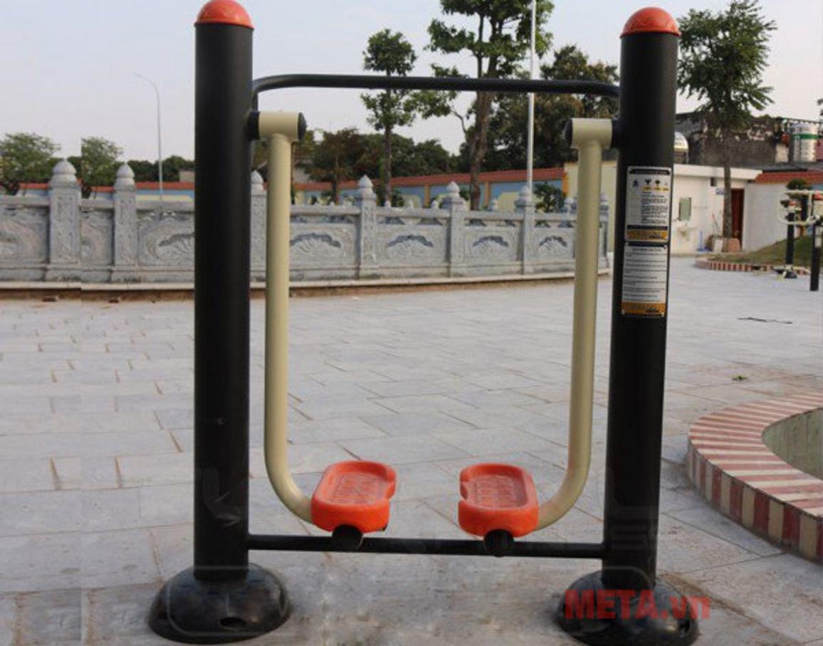 Khung thép bền chắc, phù hợp sử dụng ngoài trời