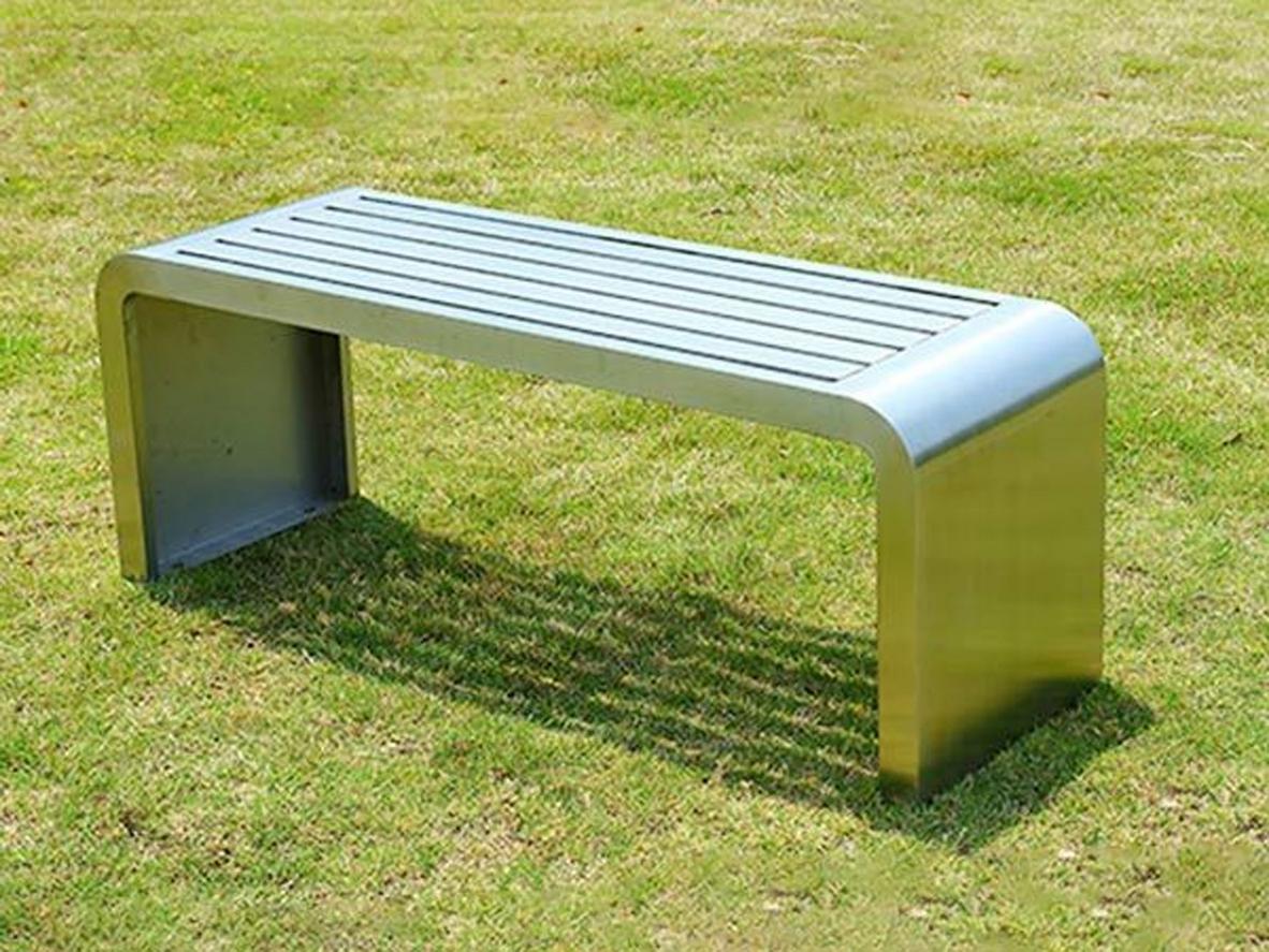 Kích thước 150cm phù hợp cho 3–4 người ngồi.
