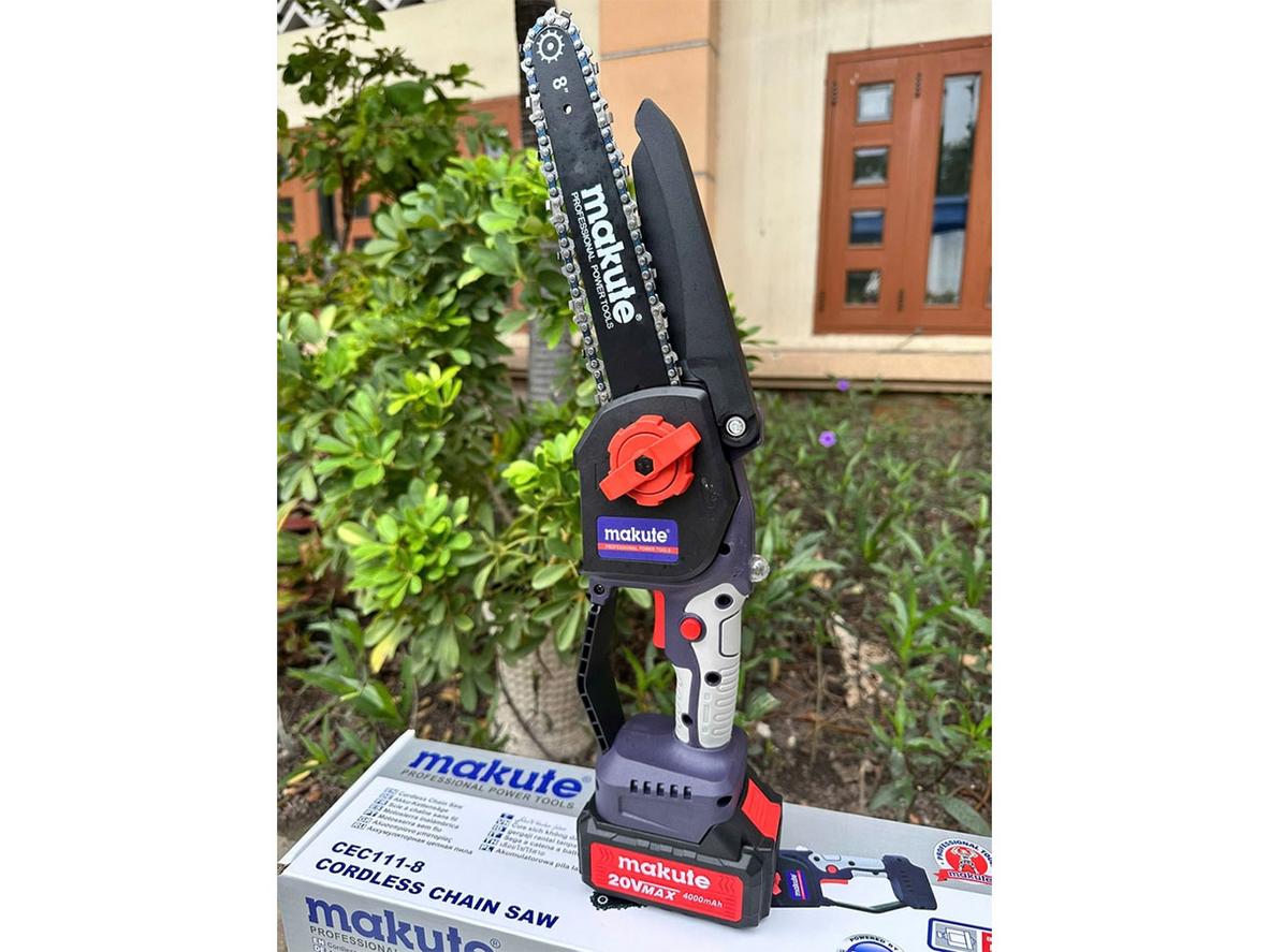 Lam 8 inch phù hợp tỉa cành và cắt gỗ nhẹ.