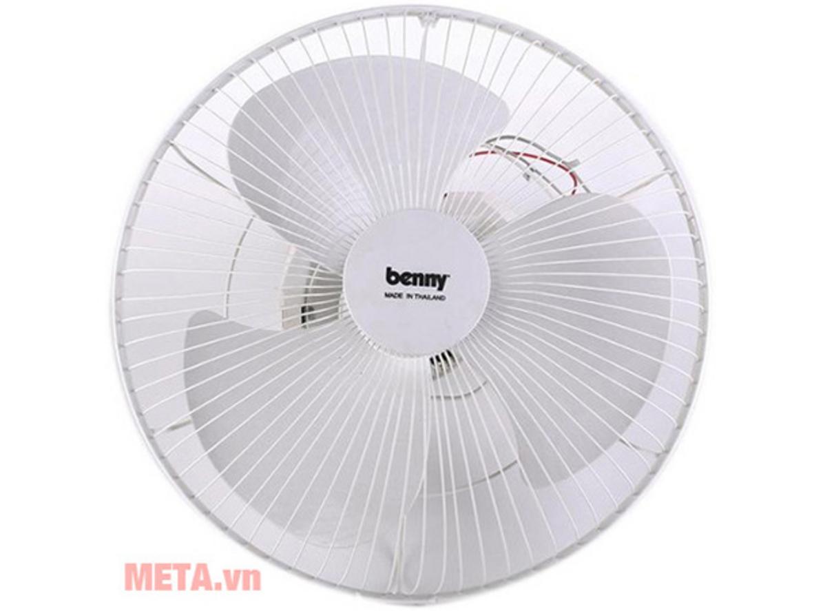 Xoay 360 độ giúp mát đều khắp không gian.