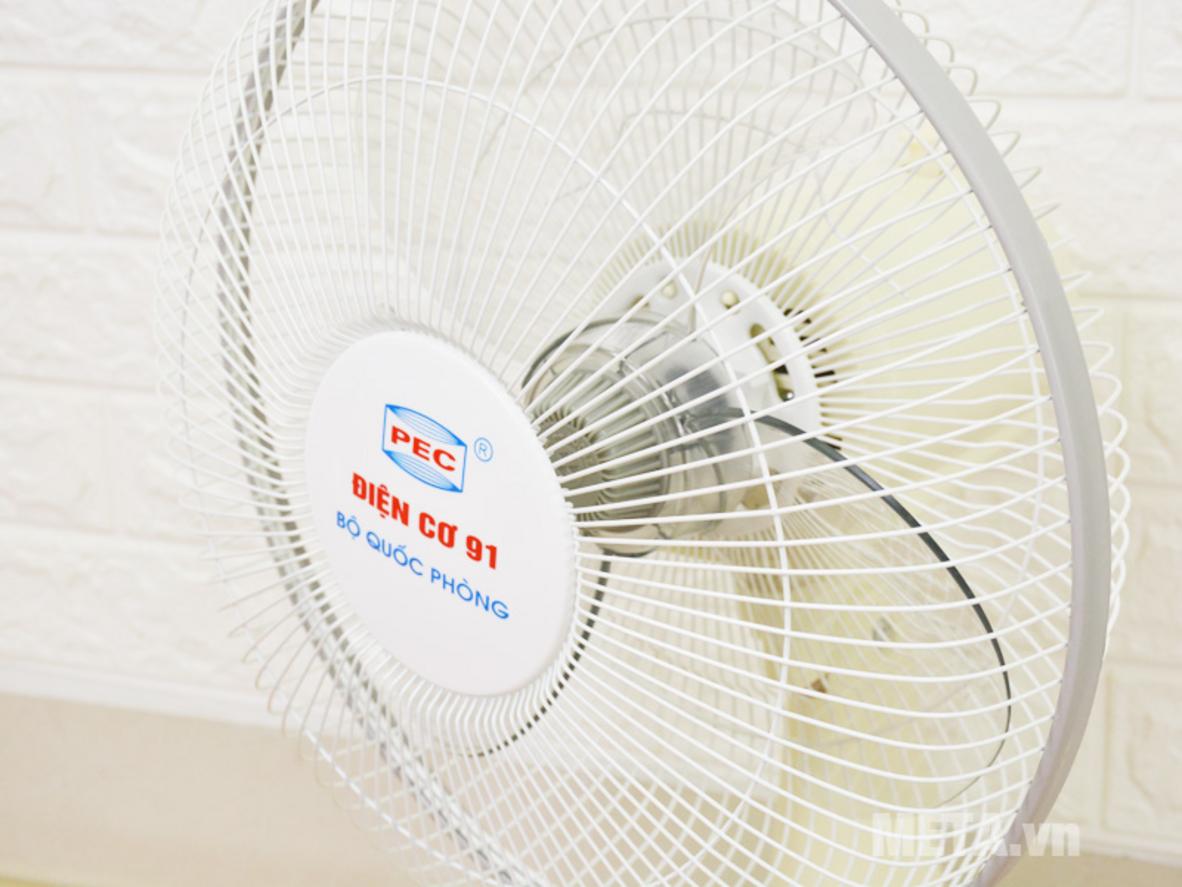 Quạt hoạt động với bình ắc quy 12V khi mất điện.