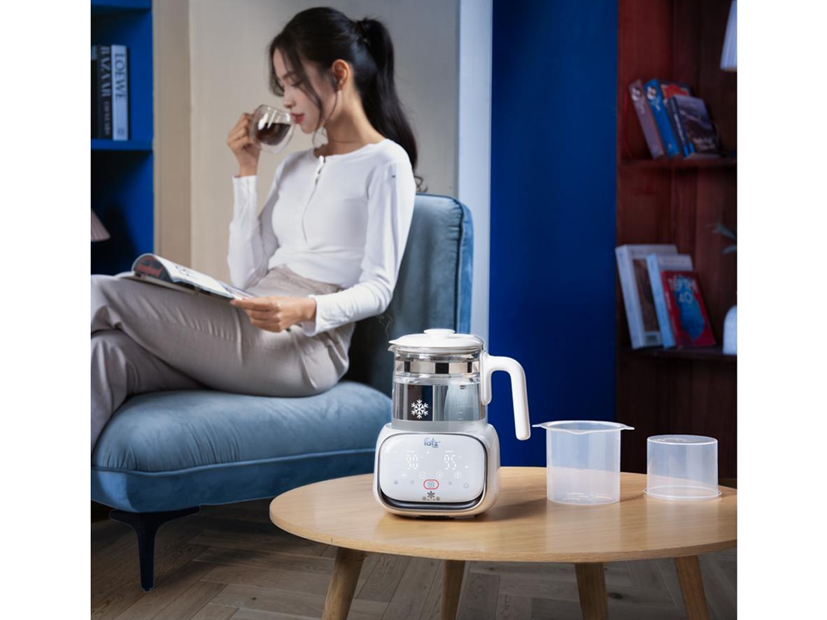 Quạt làm mát nhanh giúp pha sữa kịp lúc cho bé.