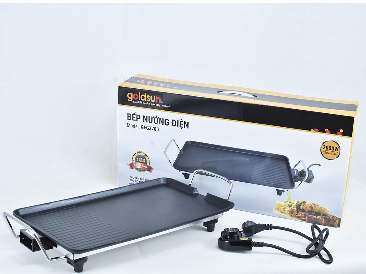 Công suất 2000W giúp bếp làm nóng nhanh, nướng chín thực phẩm hiệu quả.
