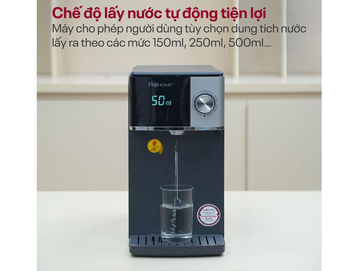 Màn hình LED cảm ứng hiển thị TDS và UV khử khuẩn.