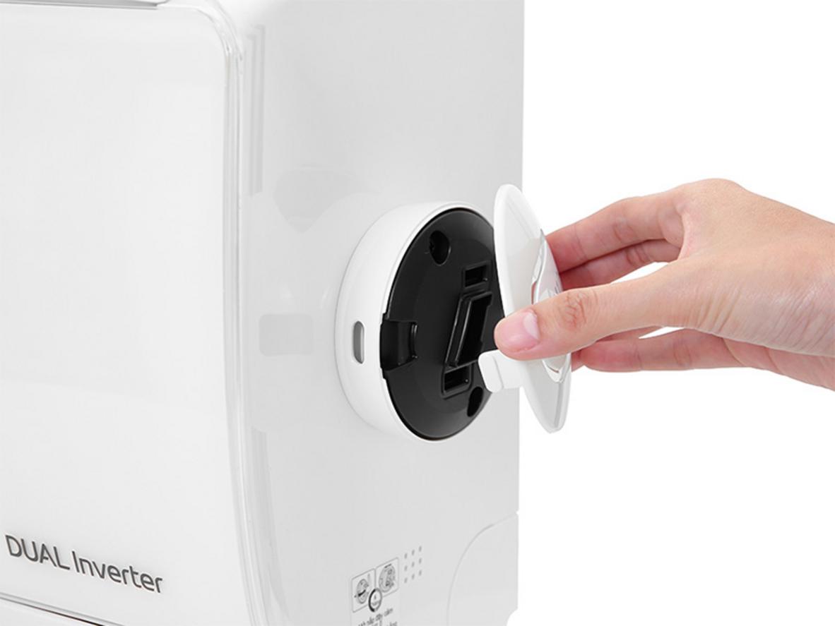 LG ThinQ™ Wi-Fi giúp điều khiển điều hòa từ xa tiện lợi.