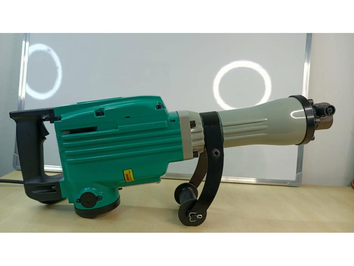 Lực đập 37.6J và tốc độ 1.400 lần/phút giúp phá dỡ nhanh hơn.