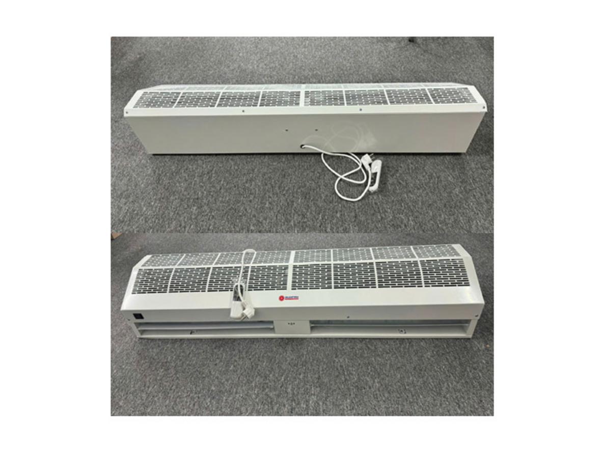 Màn gió mạnh giúp hạn chế thất thoát hơi lạnh và bụi bẩn.