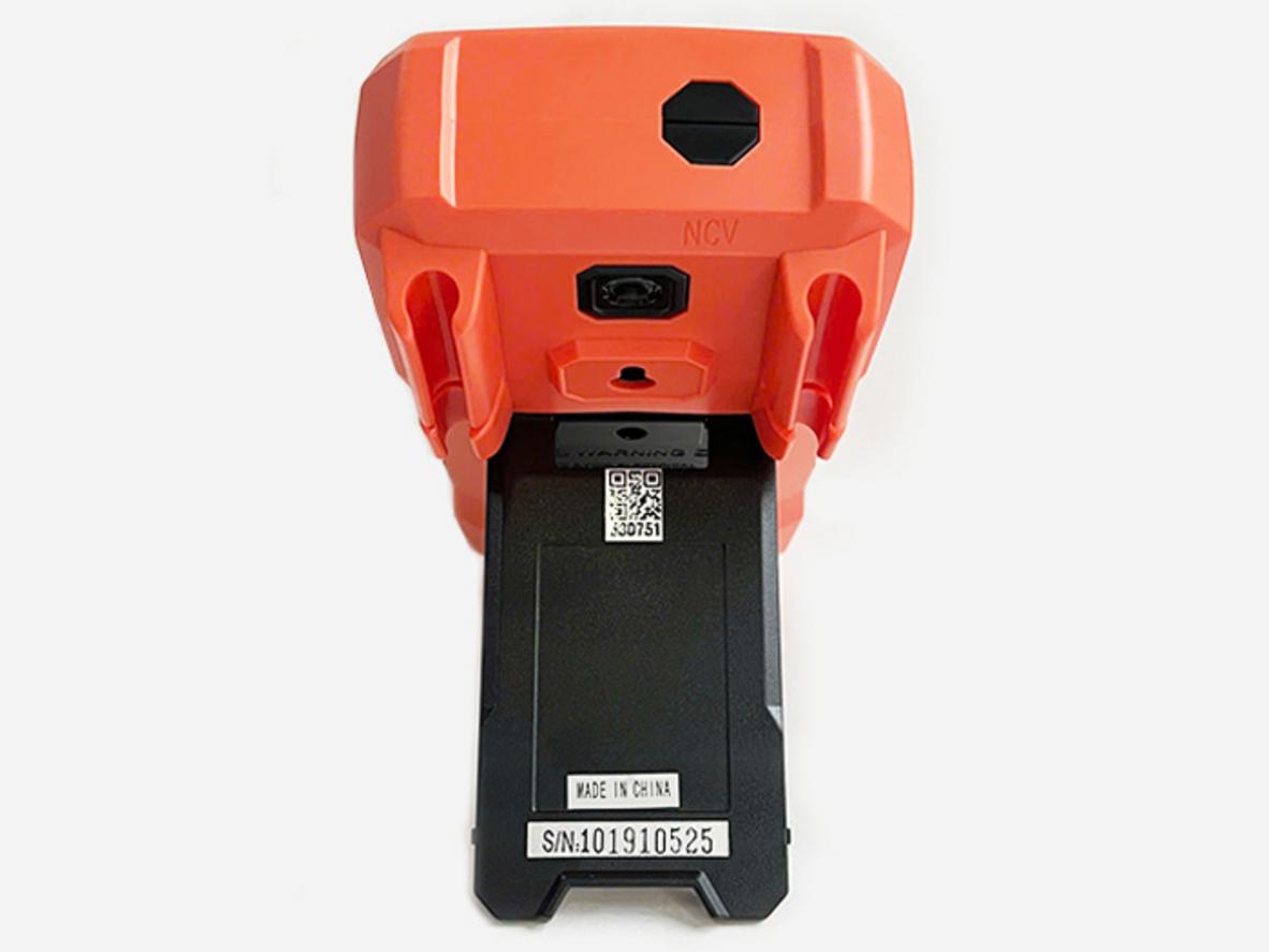 LCD 3 ¾ digits giúp hiển thị rõ và dễ đọc