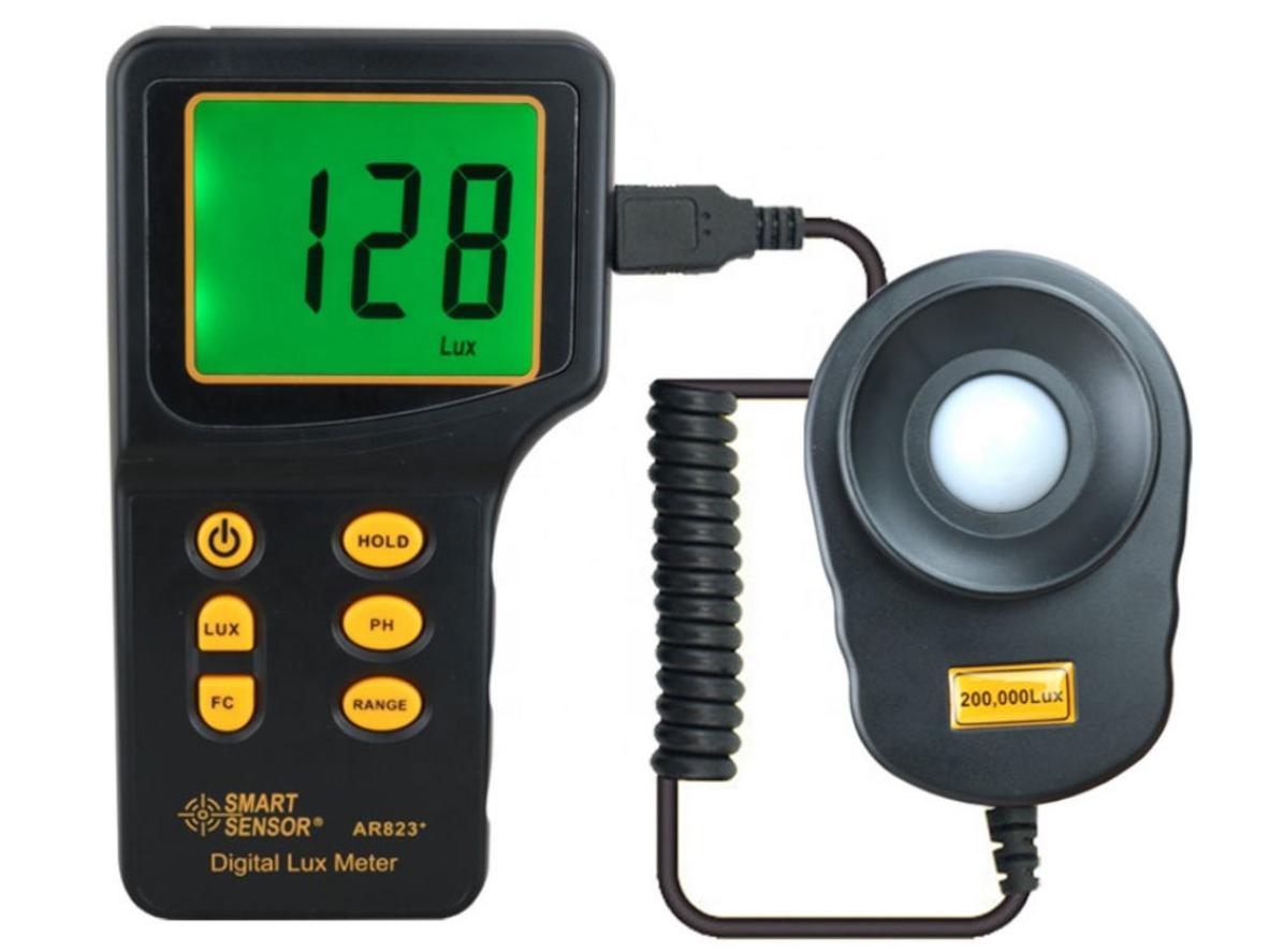 Màn hình LCD giúp đọc số liệu nhanh và rõ.