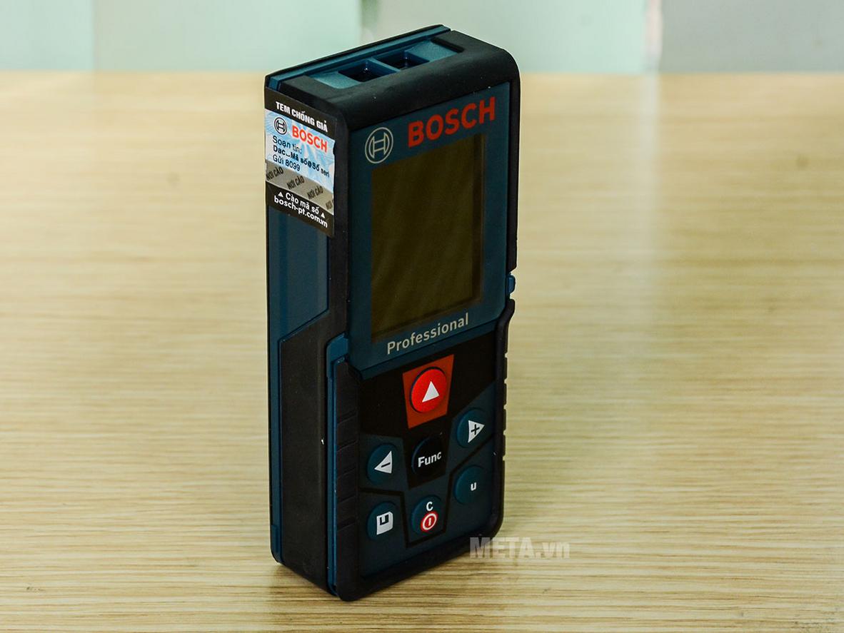Màn hình màu và tia đỏ 635 nm hỗ trợ thao tác nhanh.