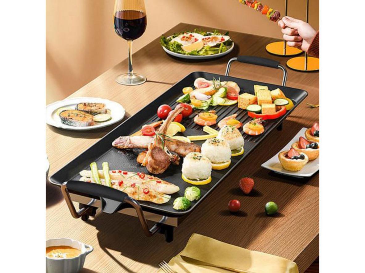 Mặt nướng chống dính giúp vệ sinh nhanh và nhàn hơn.