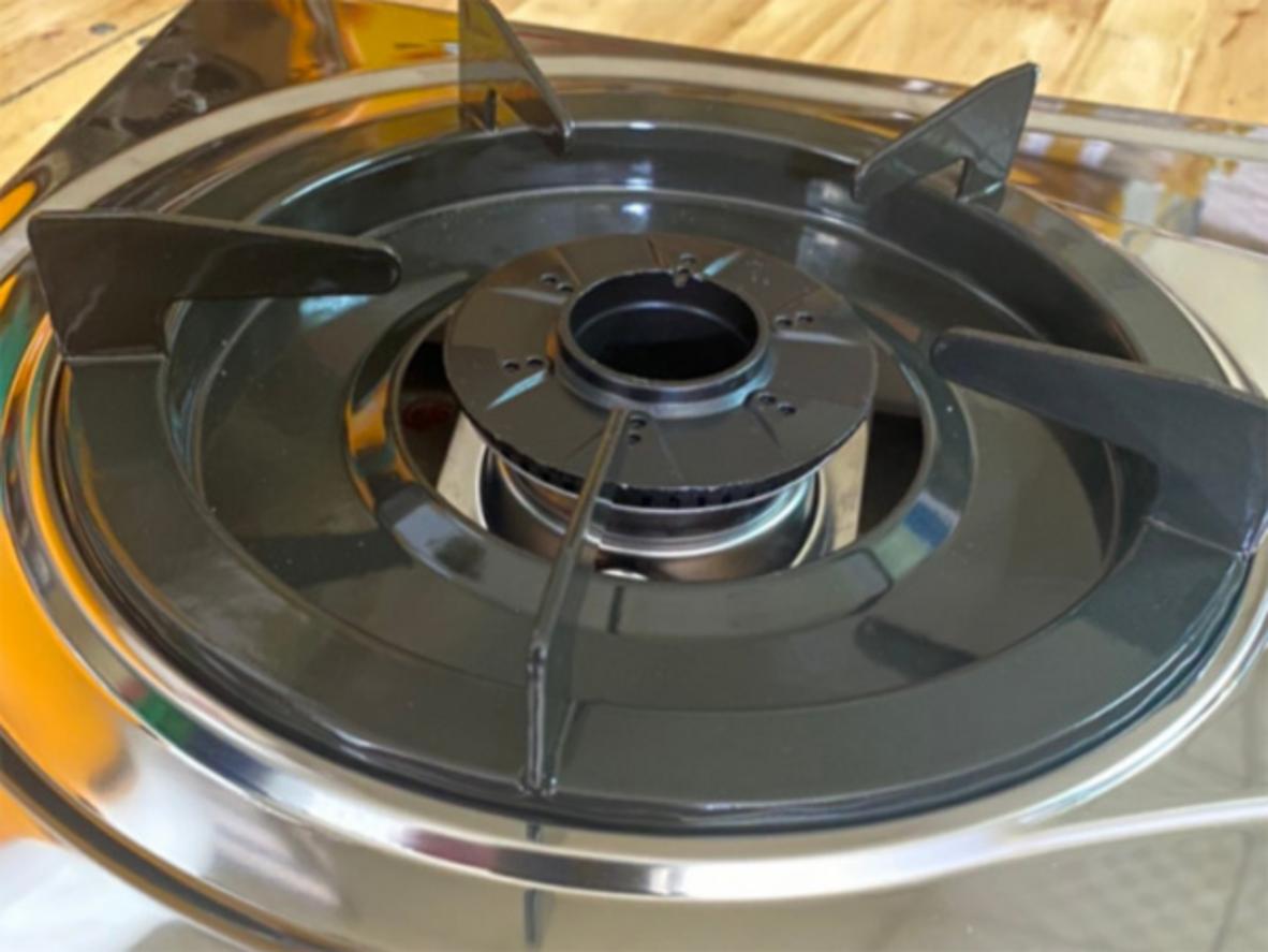 Mặt inox bền đẹp, dễ vệ sinh.