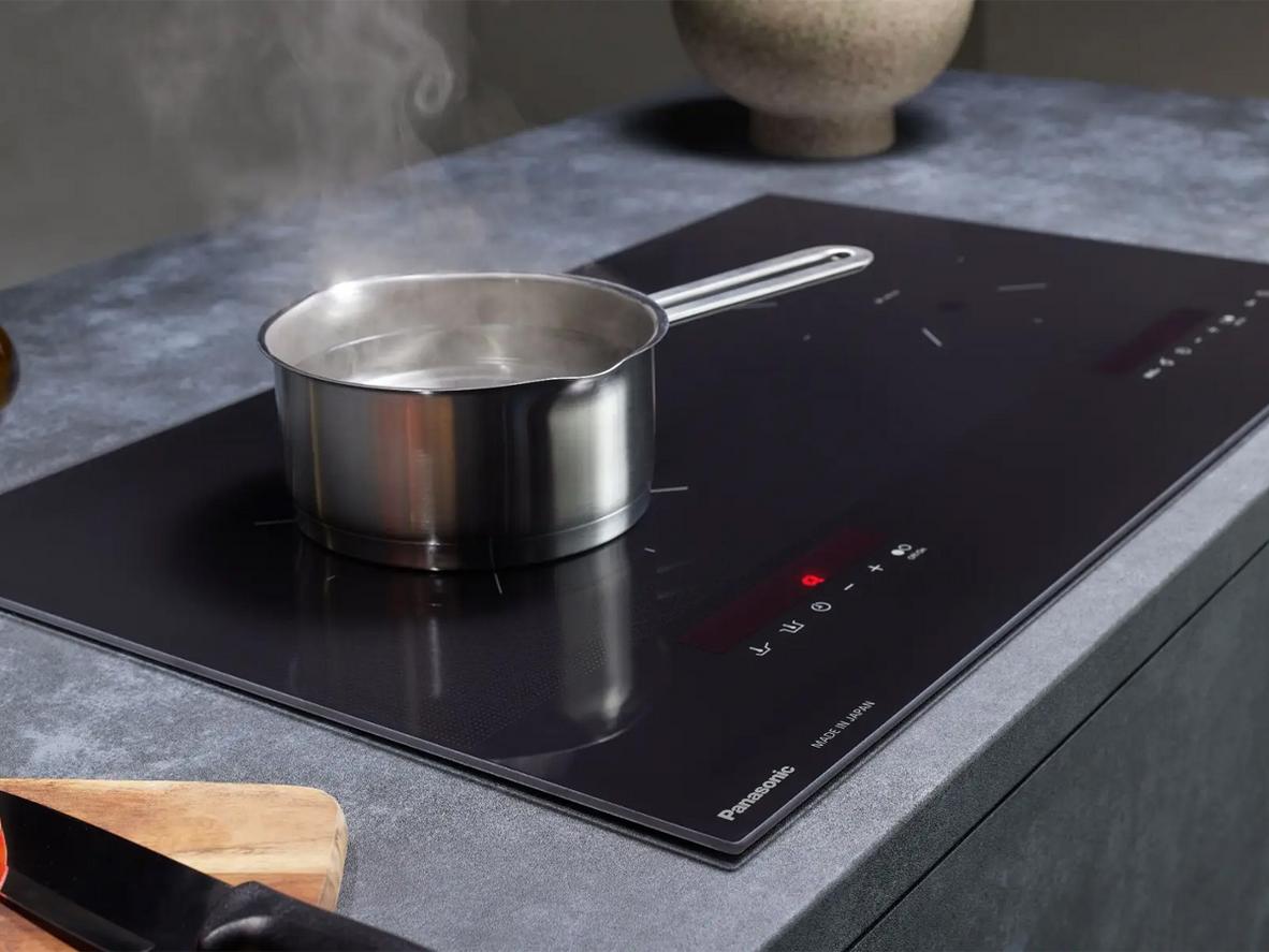 Mặt kính Ceramic chống xước, dễ vệ sinh