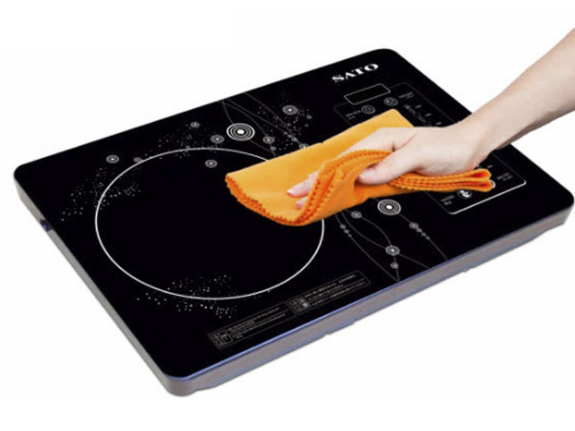Mặt kính chịu lực, chịu nhiệt dễ vệ sinh.