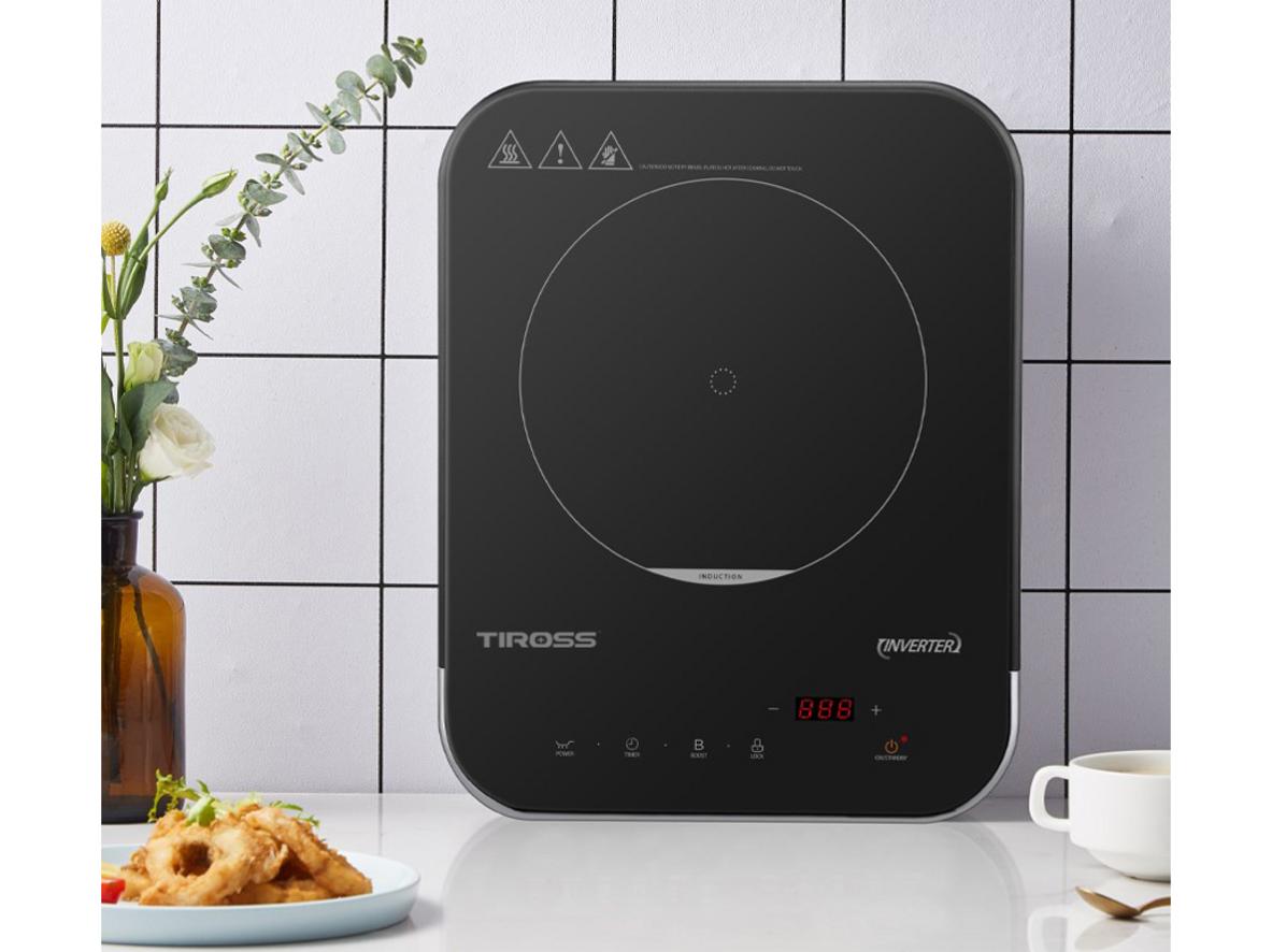 Mặt kính chịu lực, chịu nhiệt giúp tăng độ bền và dễ vệ sinh.