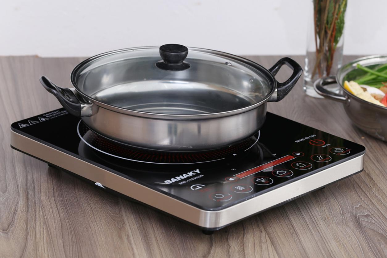 Mặt kính bền đẹp, dễ vệ sinh sau khi nấu.