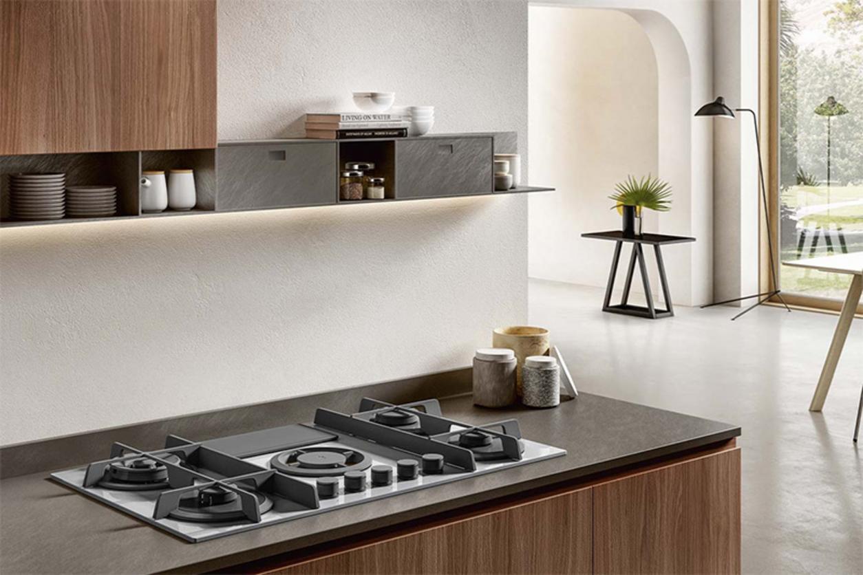 Mặt kính cường lực sang trọng, bền đẹp và dễ lau chùi.