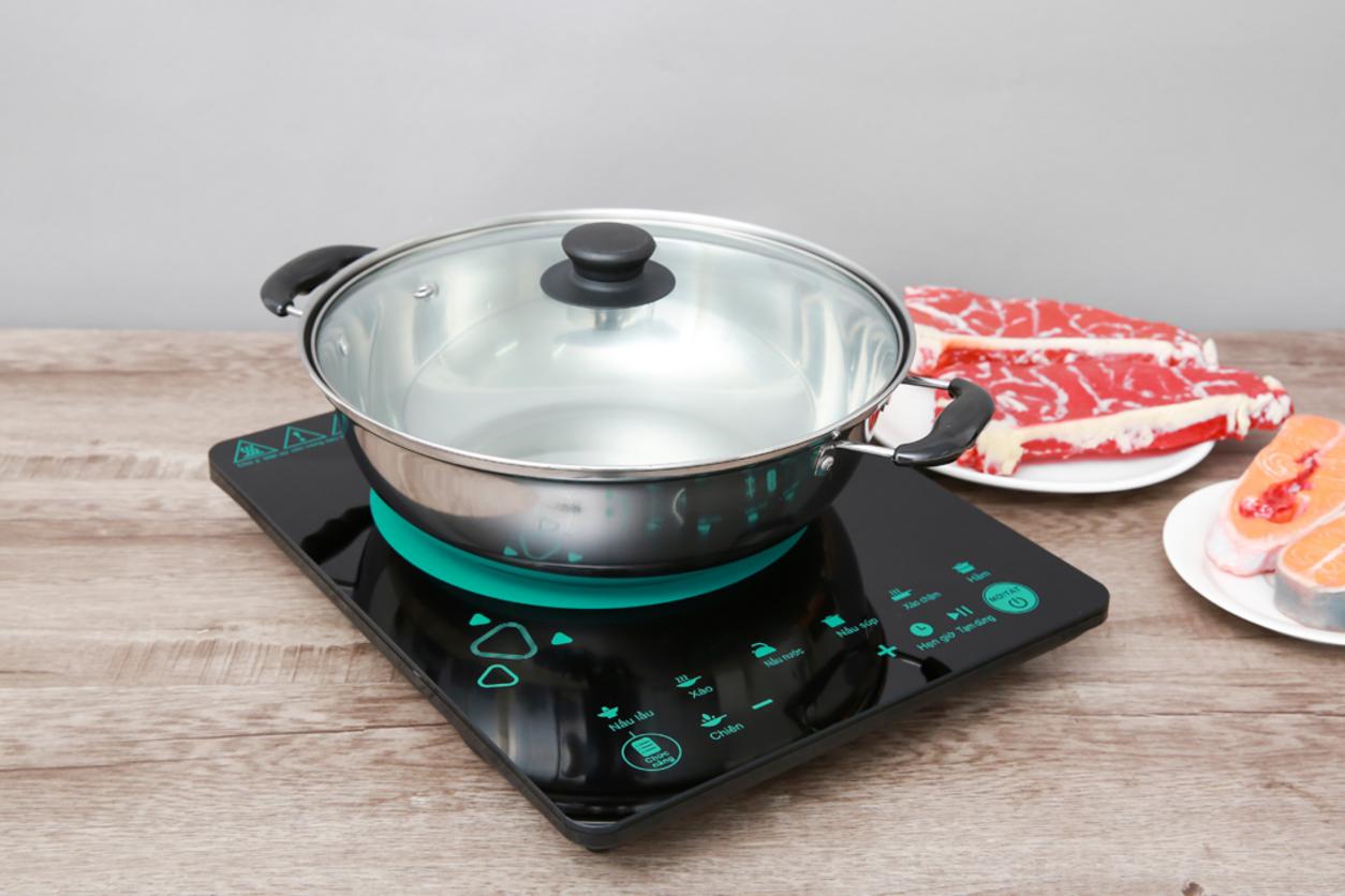 Mặt kính cường lực, dễ vệ sinh và bền hơn khi dùng lâu dài.