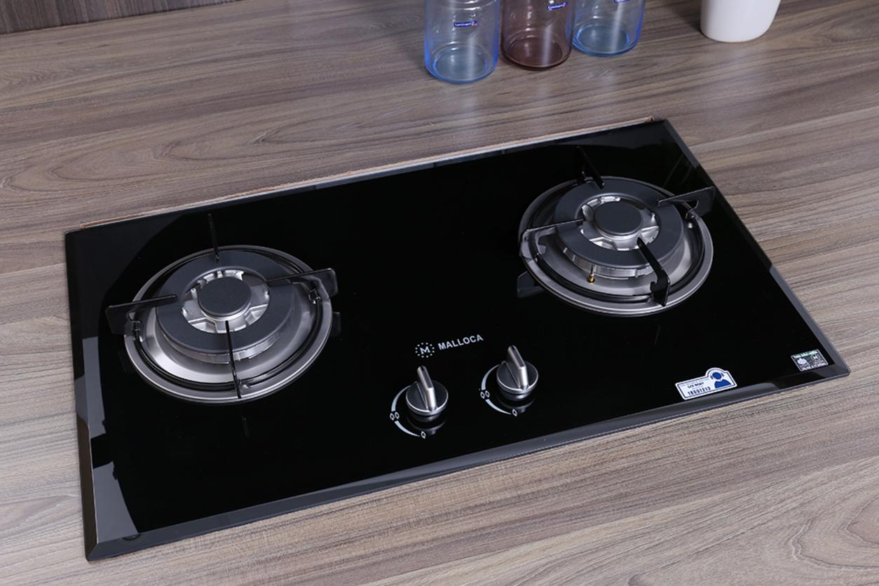 Mặt kính cường lực đen 8 mm sang trọng, dễ lau chùi