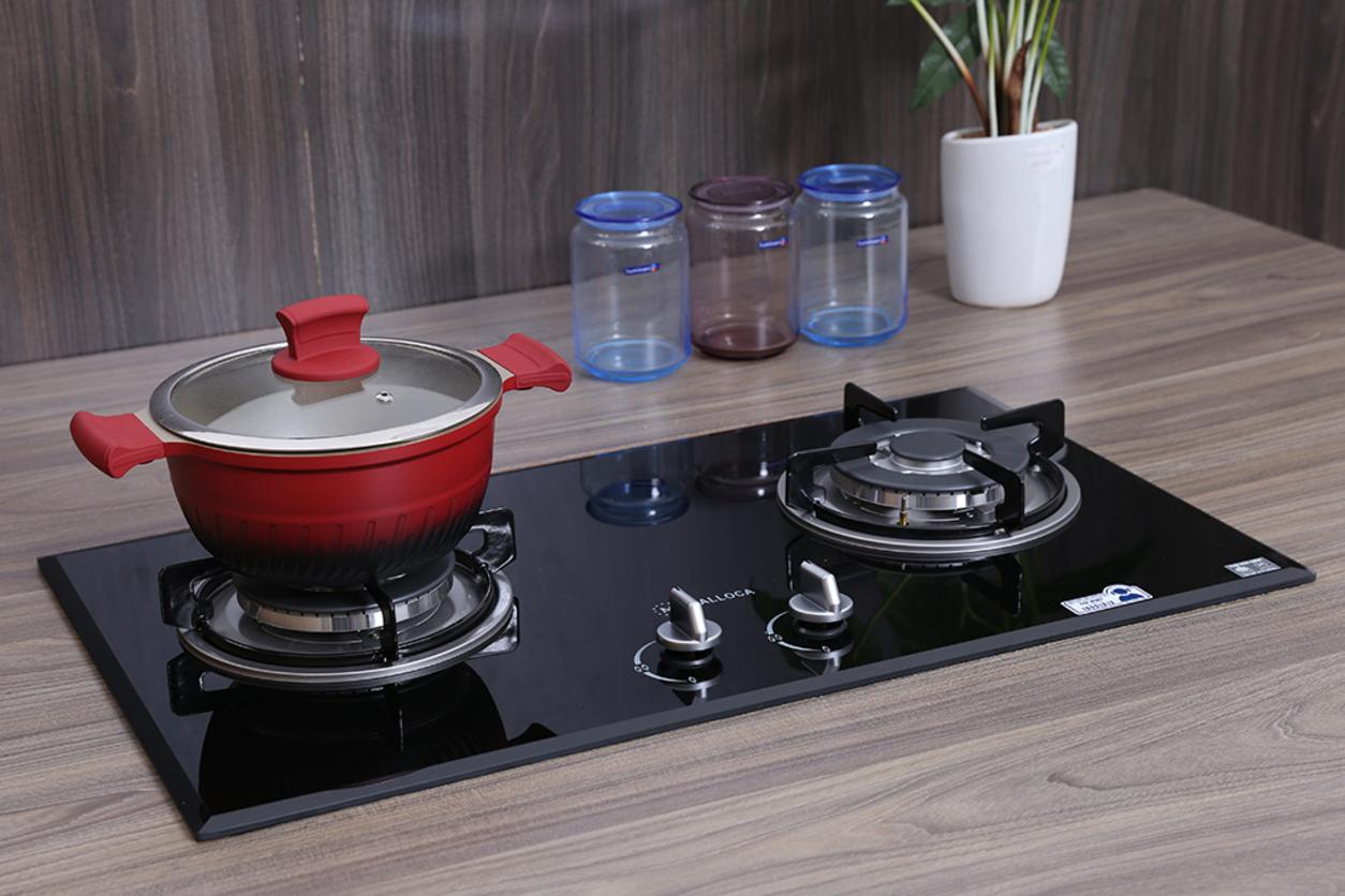 Mặt kính cường lực đen 8 mm sang trọng, dễ lau chùi