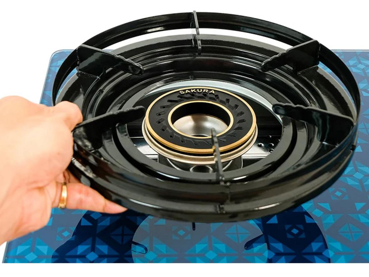 Mặt kính cường lực và điếu inox SUS304 giúp bếp bền đẹp, dễ vệ sinh.