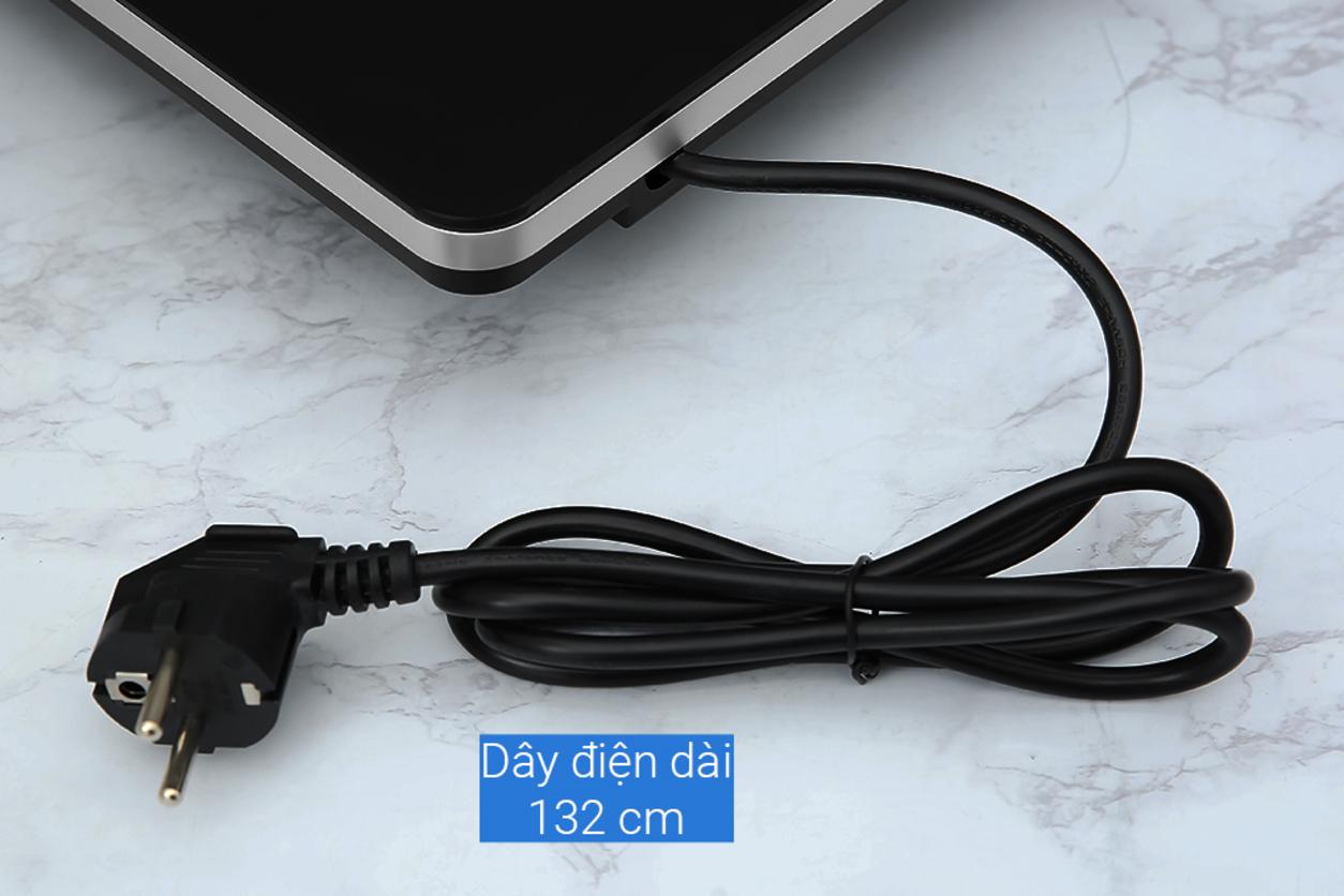 Mặt kính pha lê và bảng điều khiển cảm ứng mang lại trải nghiệm tiện lợi, dễ vệ sinh.