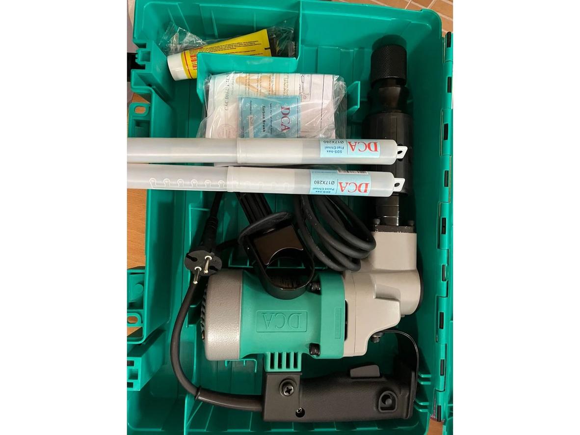 Tổng quan Máy đục bê tông cầm tay DCA AZG6S 17mm, 900W