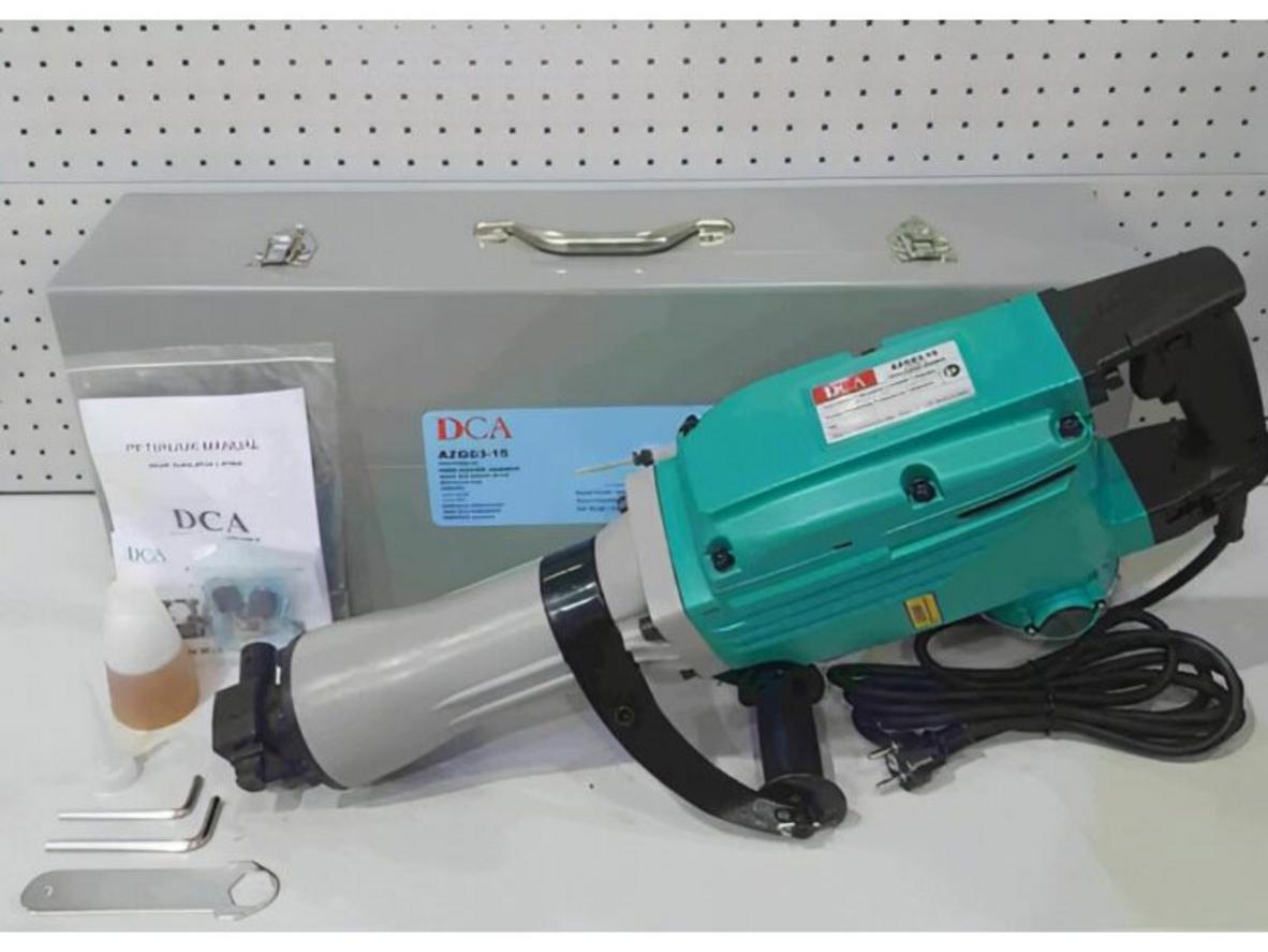 Công suất 1240W và lực đập 41.8J tạo sức phá mạnh mẽ.