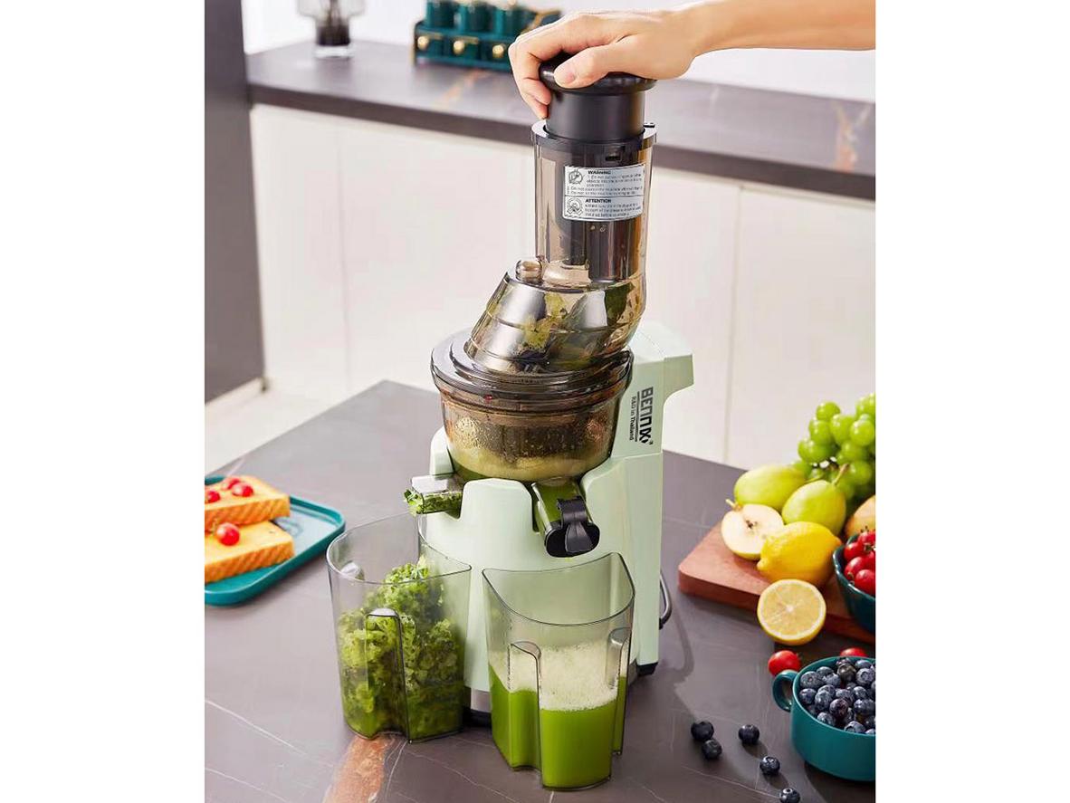 Công suất 300W và công nghệ ép chậm giúp ép khỏe, kiệt bã.