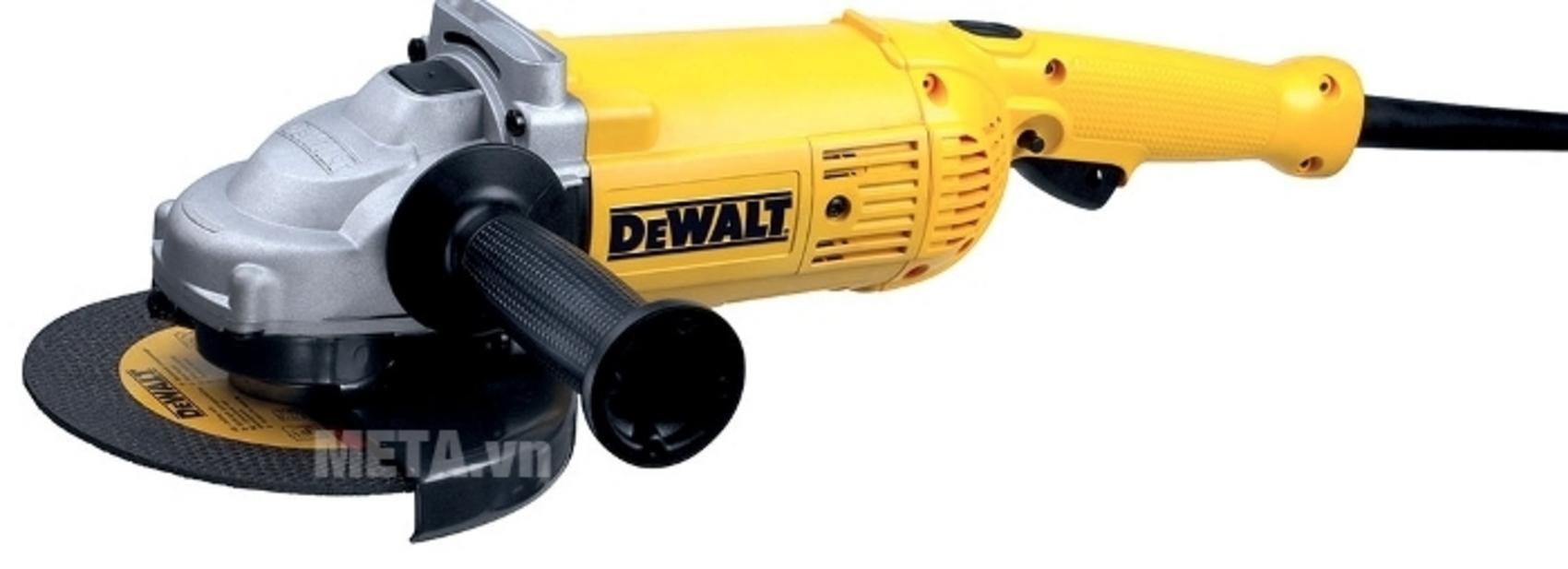 Công suất 2.000W giúp xử lý nhanh công việc nặng.