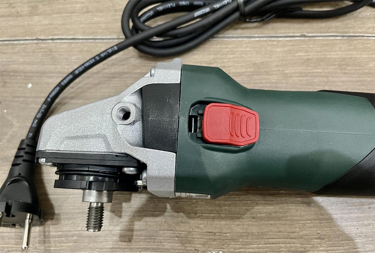 Hiệu suất mài cắt ổn định với công suất 900W và tốc độ cao