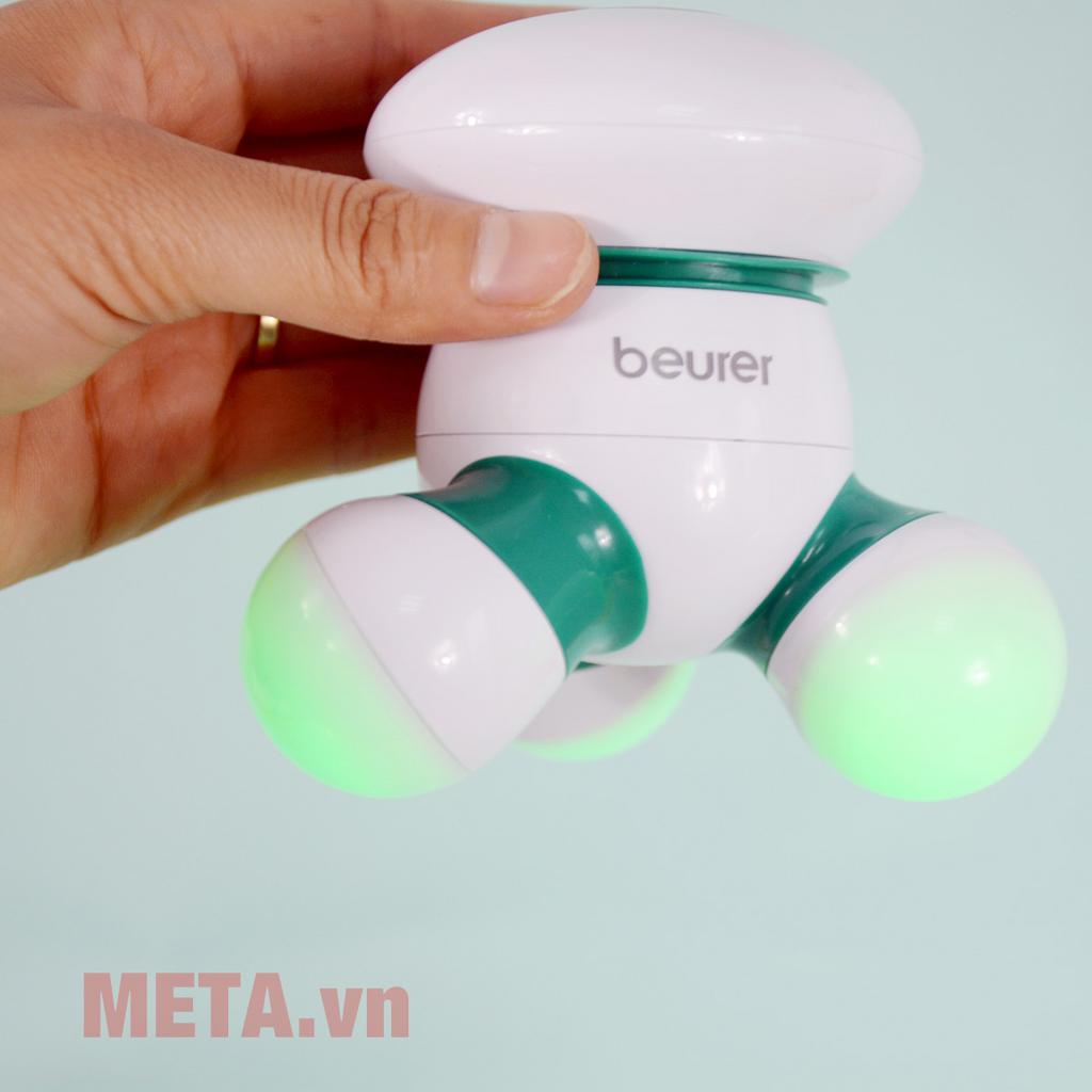 3 đầu massage LED nổi bật, dễ quan sát khi sử dụng.