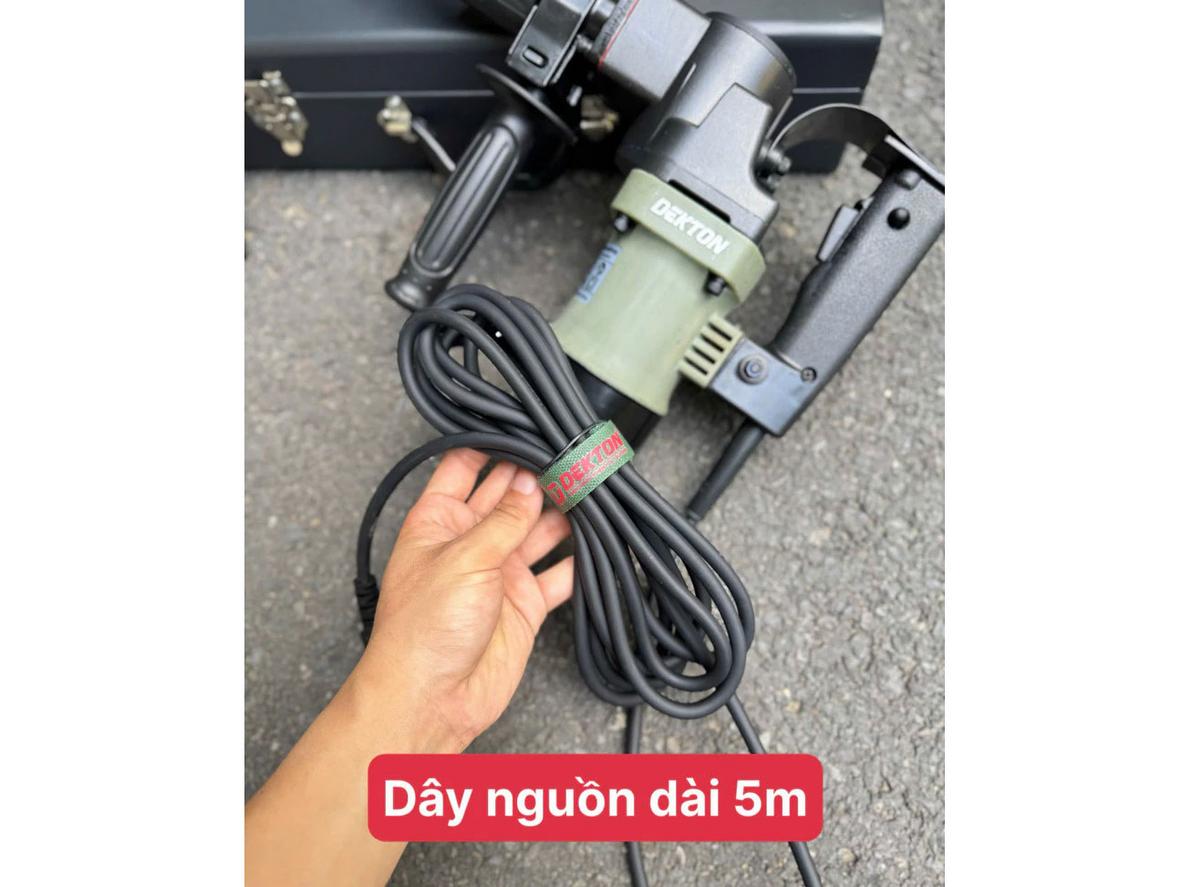 Mô tơ chổi than và lõi đồng hỗ trợ độ bền khi làm việc liên tục.